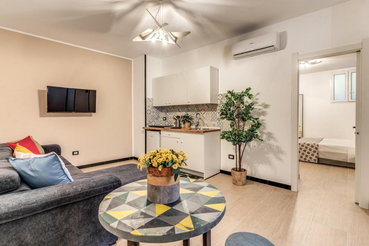 The Quarters Naples Apartments Екстериор снимка