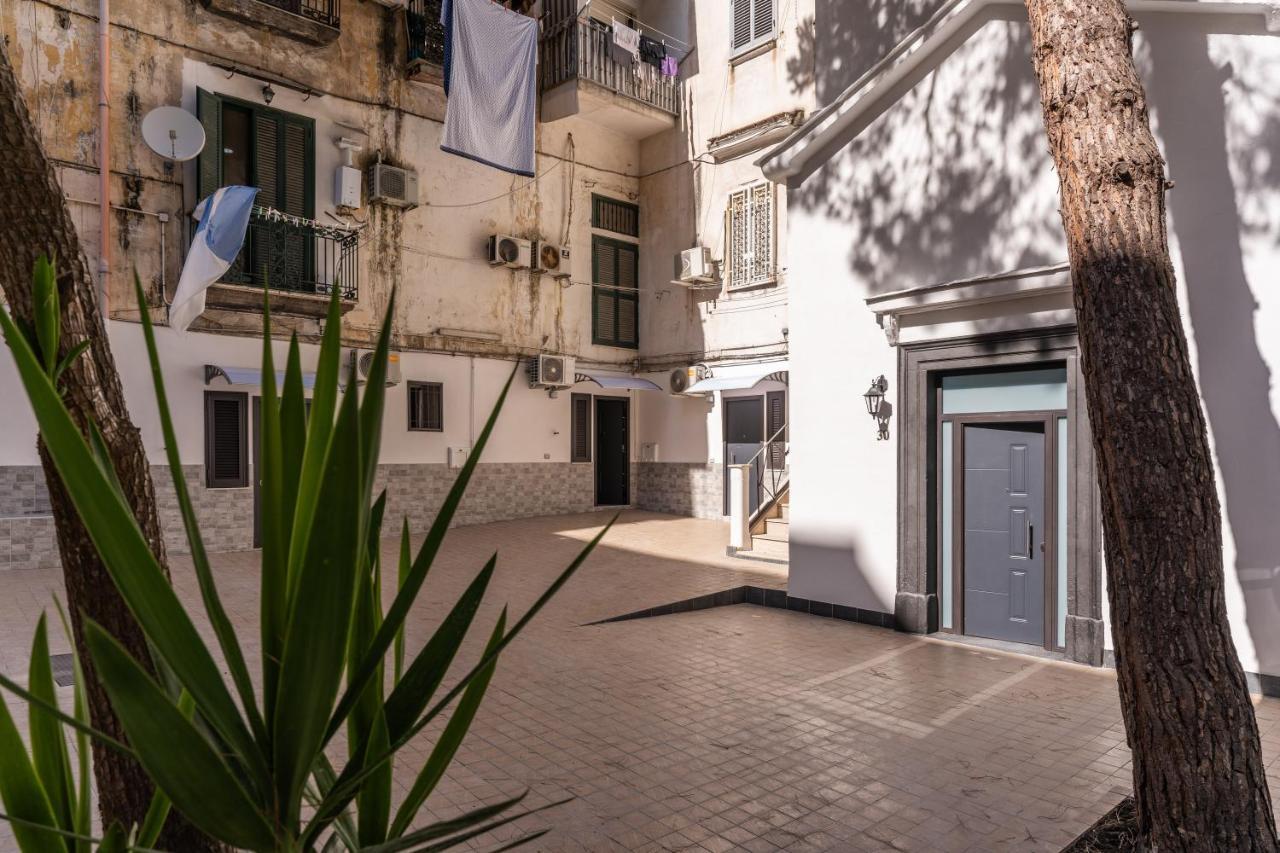 The Quarters Naples Apartments Екстериор снимка