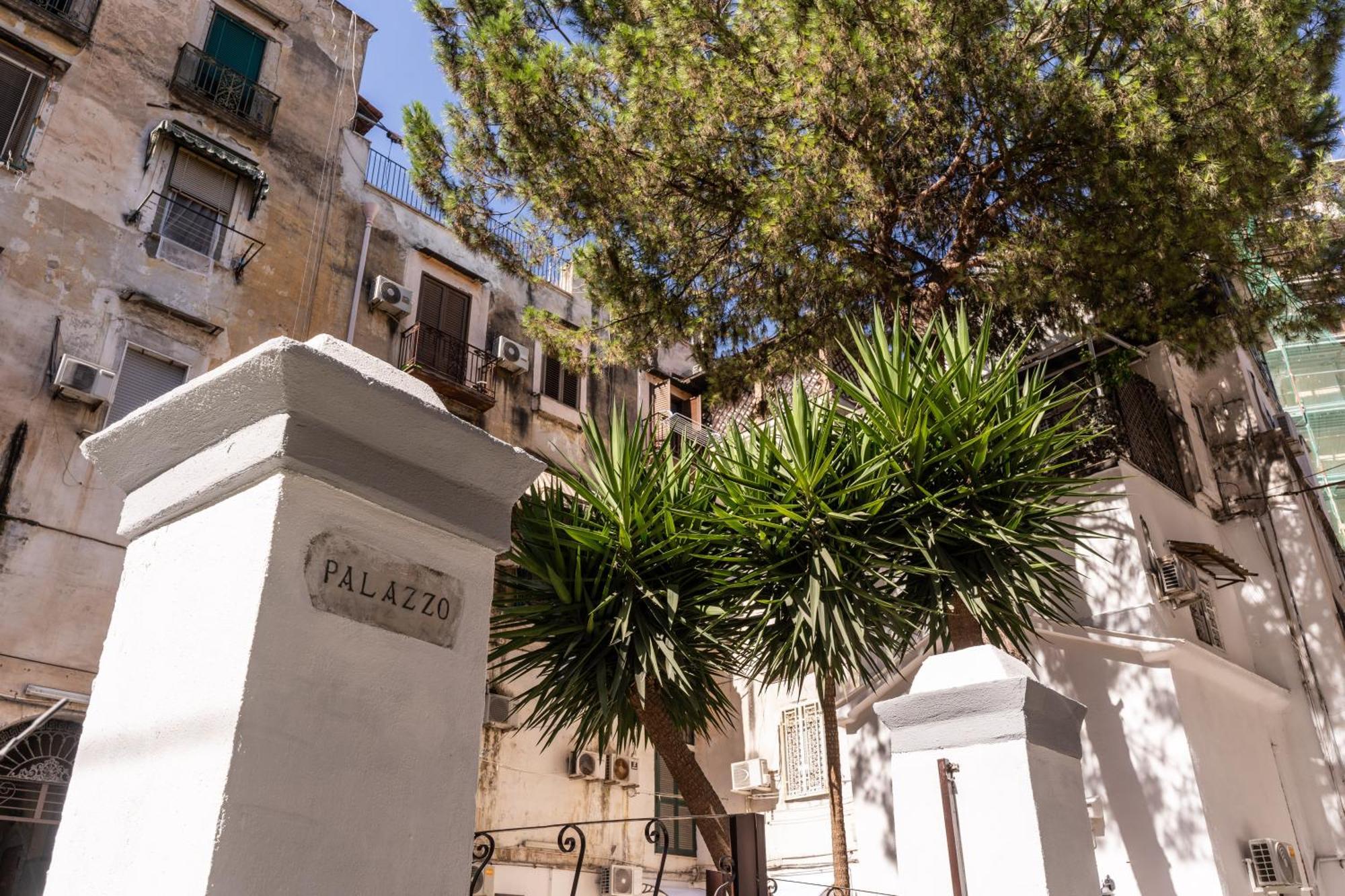 The Quarters Naples Apartments Екстериор снимка