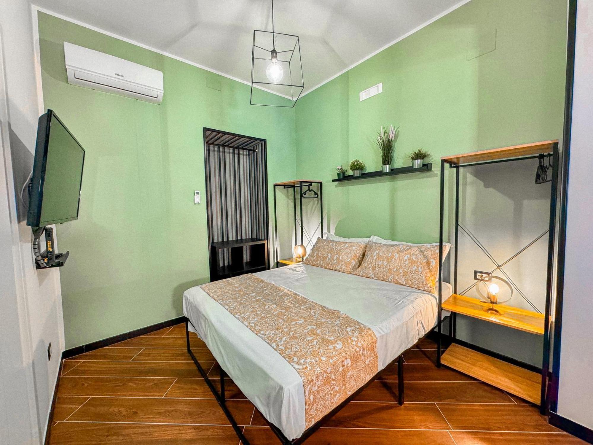 The Quarters Naples Apartments Екстериор снимка